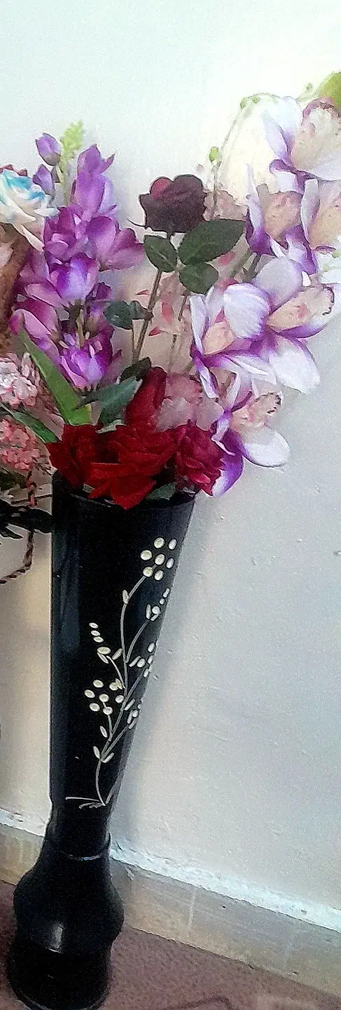 گل زیبا همراه با گلدون|گل مصنوعی|شهرکرد, |دیوار