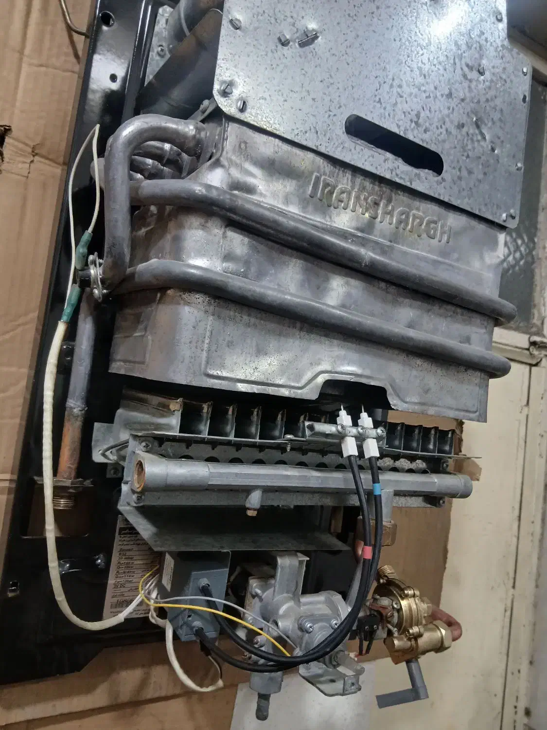 ابگرمکن دیواری ایران شرق جرقه زن و شمعک دائم|آبگرمکن، پکیج، شوفاژ|قم, نیروگاه|دیوار