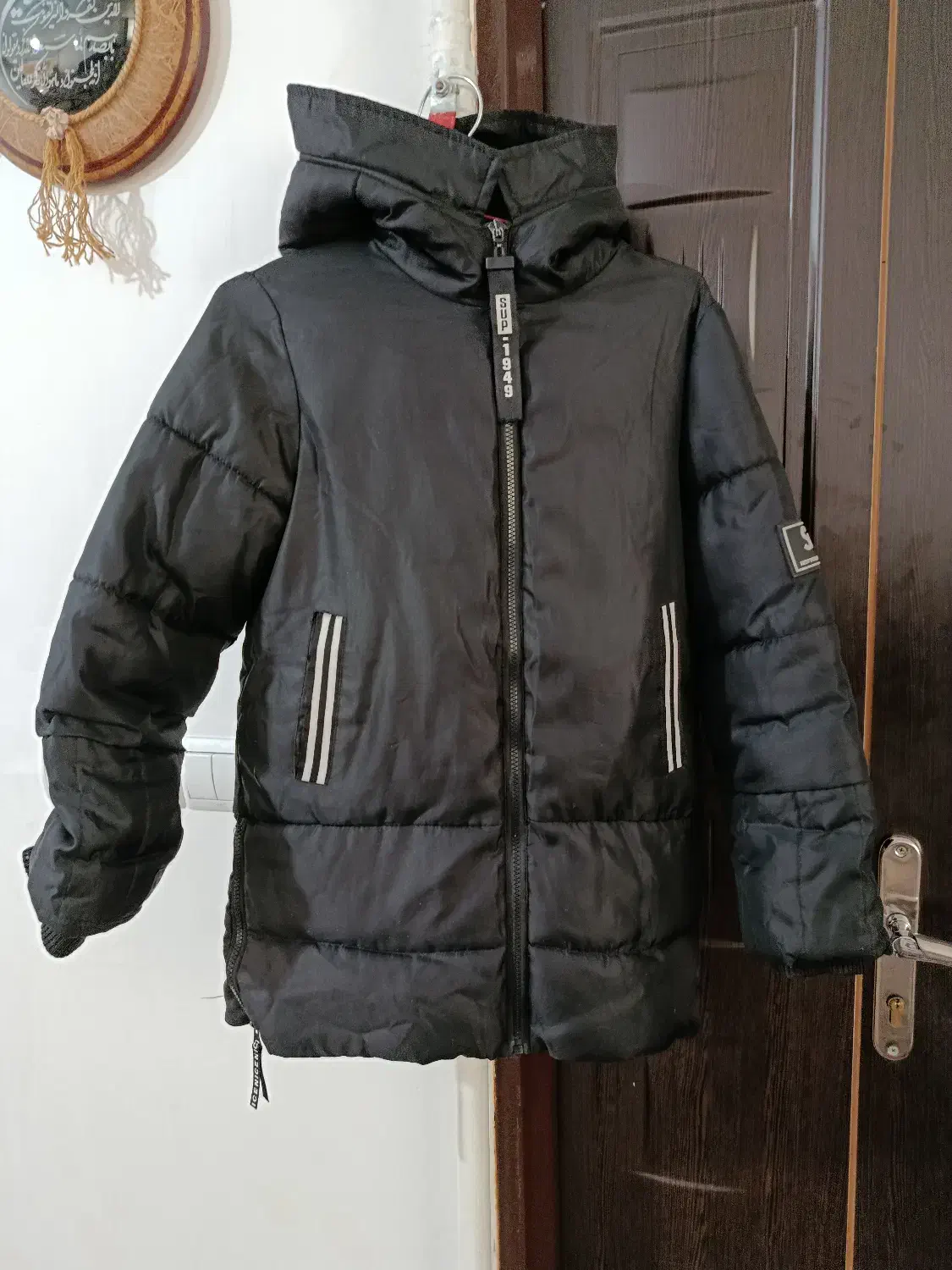 کاپشن|لباس|تویسرکان, |دیوار