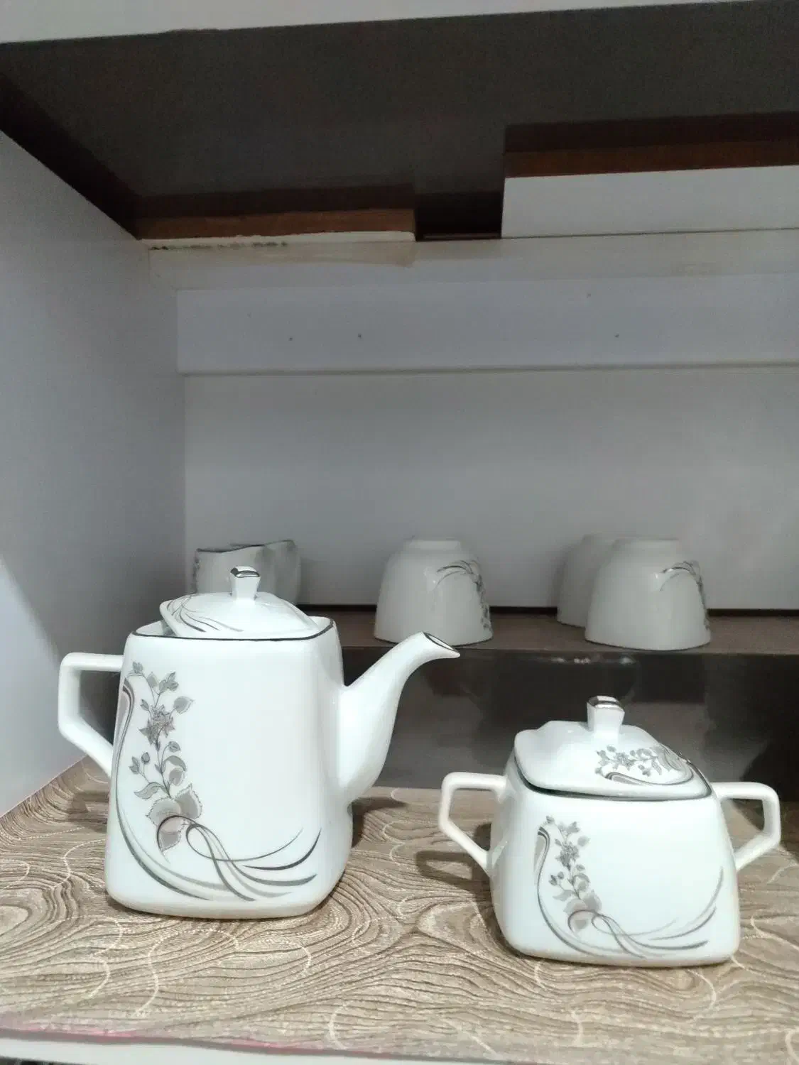 ظروف آشپزخانه / ظروف پذیرایی / سرویس غذاخوری / ظرف|ظروف سرو و پذیرایی|کبودرآهنگ, |دیوار