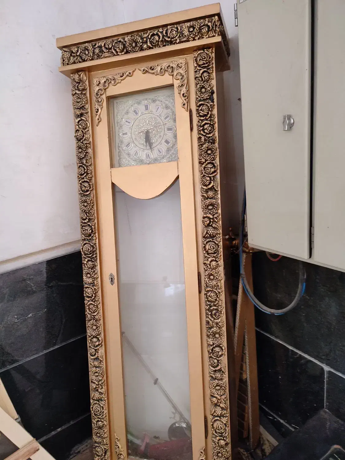 ساعت سلطنتی|مبلمان خانگی و میز عسلی|ملایر, |دیوار