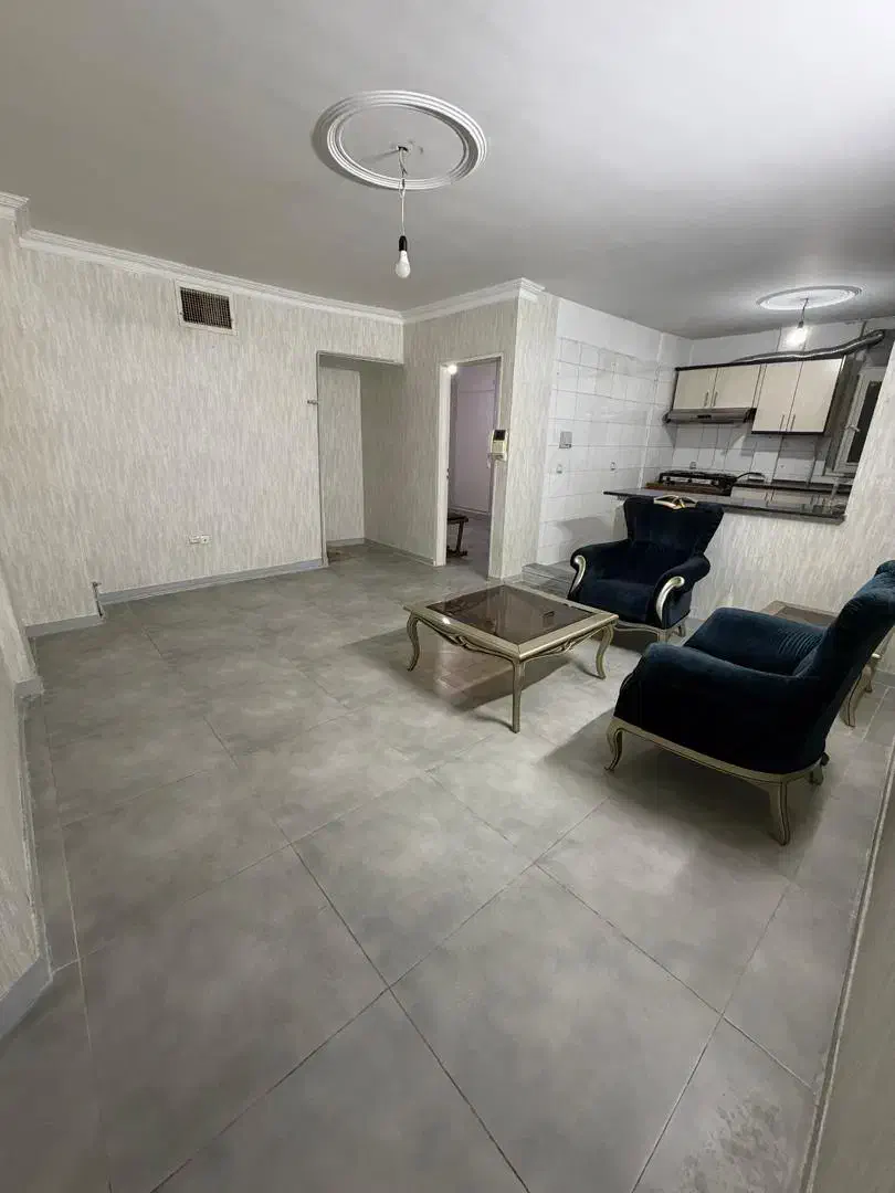 پیروزی تاجری ۵۰ مترباآسانسور