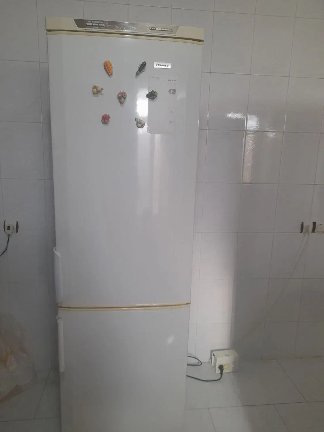 یخچال فریزر هایسنس (صحنه)|یخچال و فریزر|صحنه, |دیوار