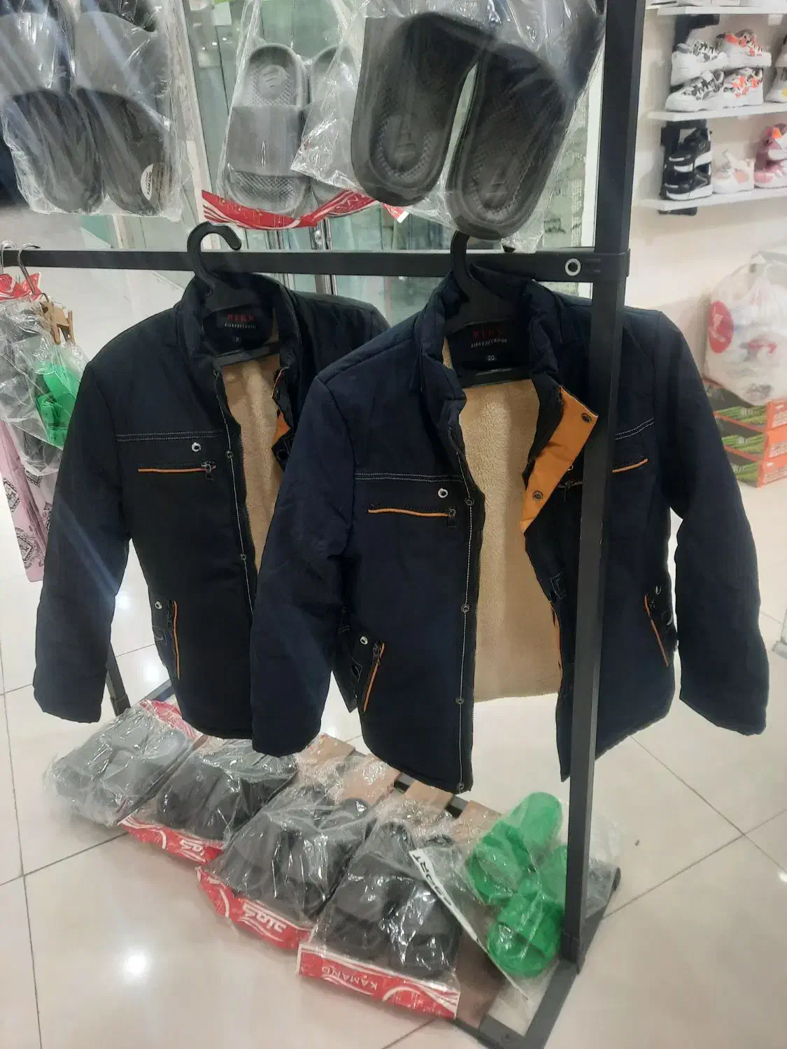 حراج ۲تاکاپشن خارجی ،بعلت جمع کردن مغازه|لباس|گنبد کاووس, |دیوار