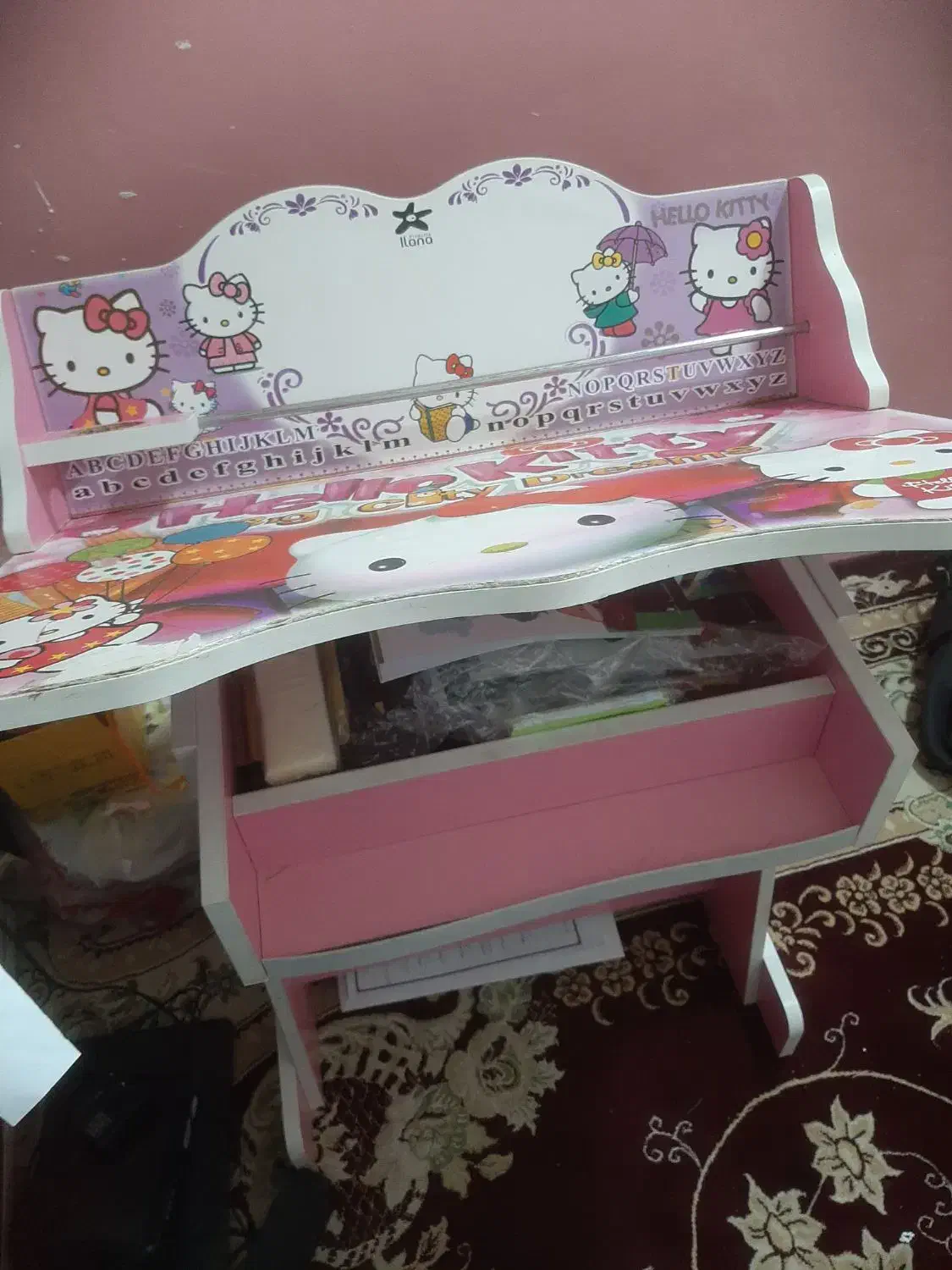 میز تحریر و مبل و جلو مبلی کودک درحد نو|اسباب و اثاث بچه|زهک, |دیوار