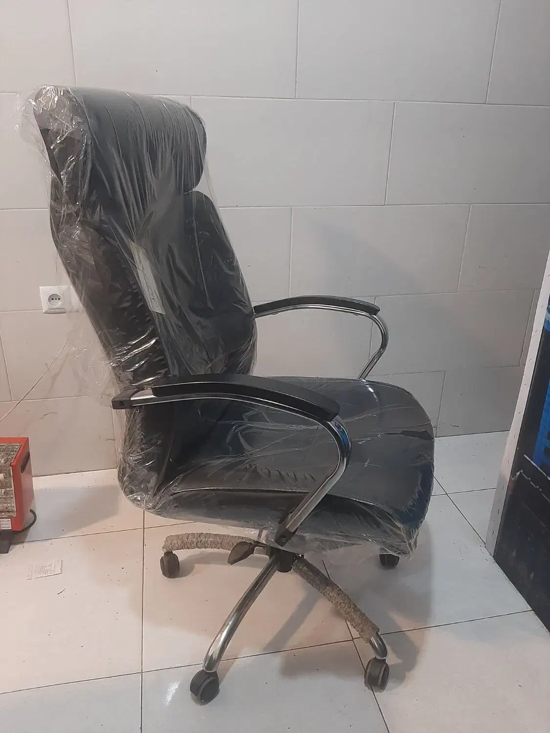 فروش صندلی گردان و انتظار و میز عسلی|دفتر کار|رشت, سلیمانداراب|دیوار