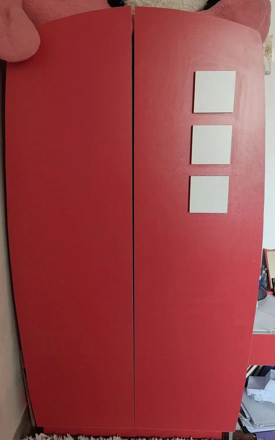 تخت و کمد|تخت و سرویس خواب|صدرا-فارس, فاز ۱|دیوار