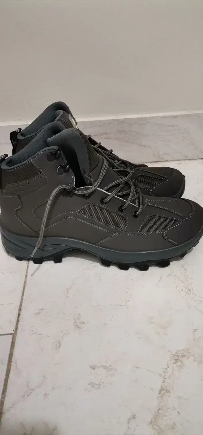 فروش یک جفت کفش|کیف، کفش، کمربند|قرچک, پویینک|دیوار