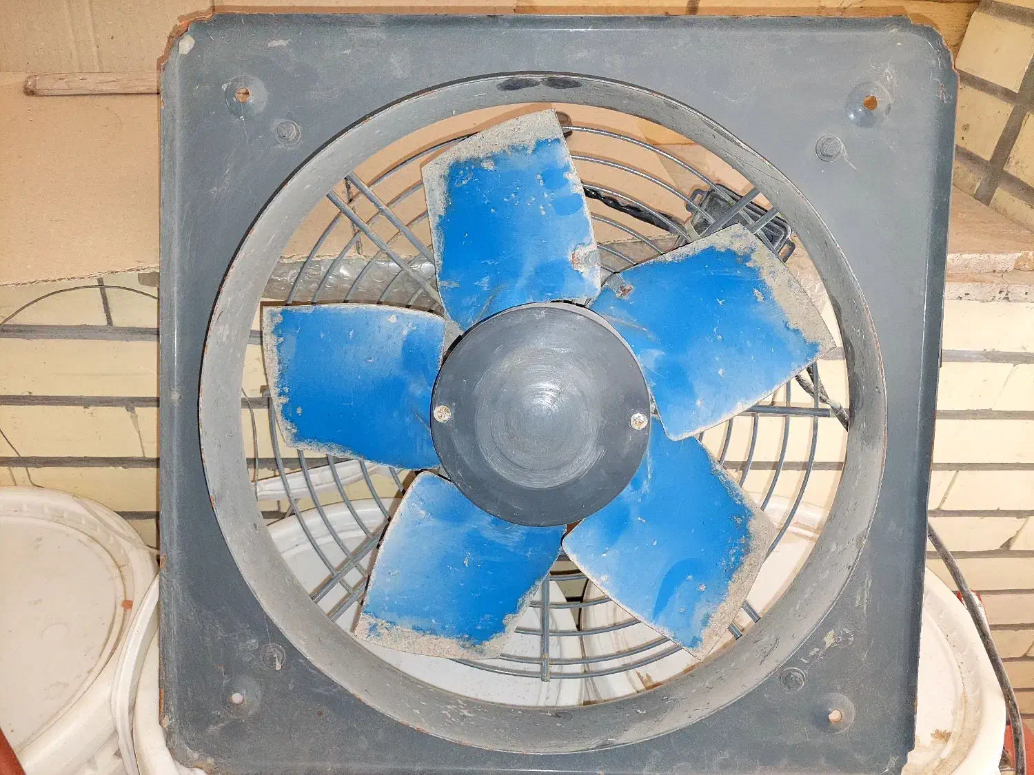 فن یا هواکش|پنکه و تصفیه‌کنندهٔ هوا|میناب, |دیوار