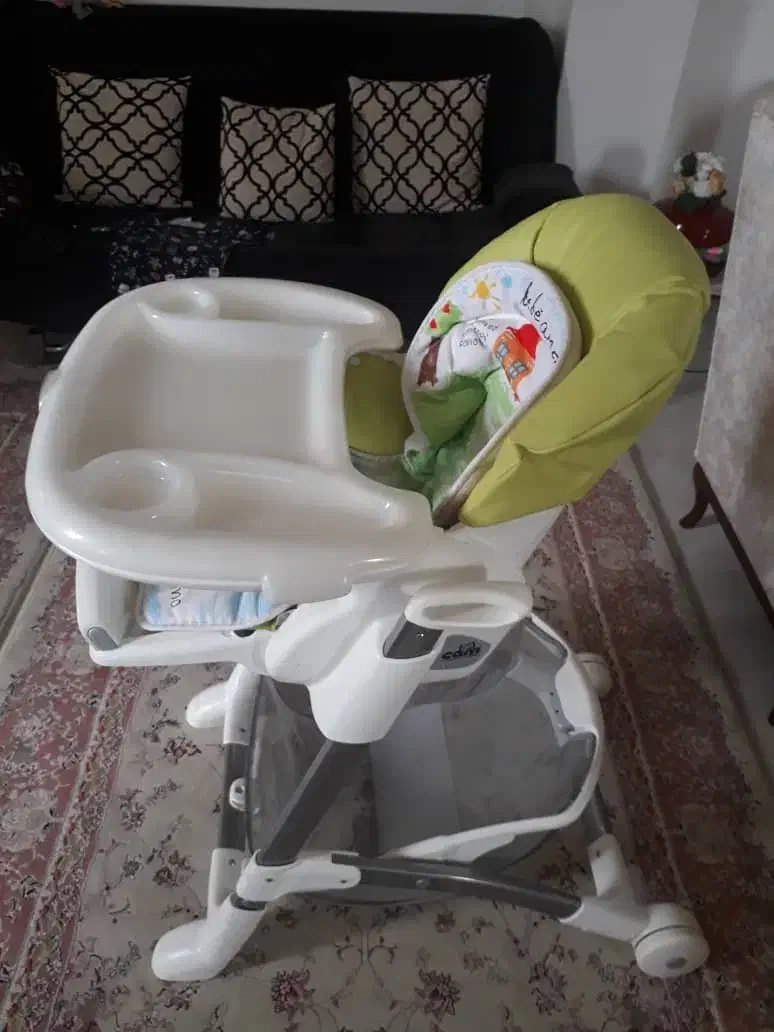 صندلی غذاخوری کودک|تخت و صندلی بچه|لاهیجان, شیشه گران|دیوار