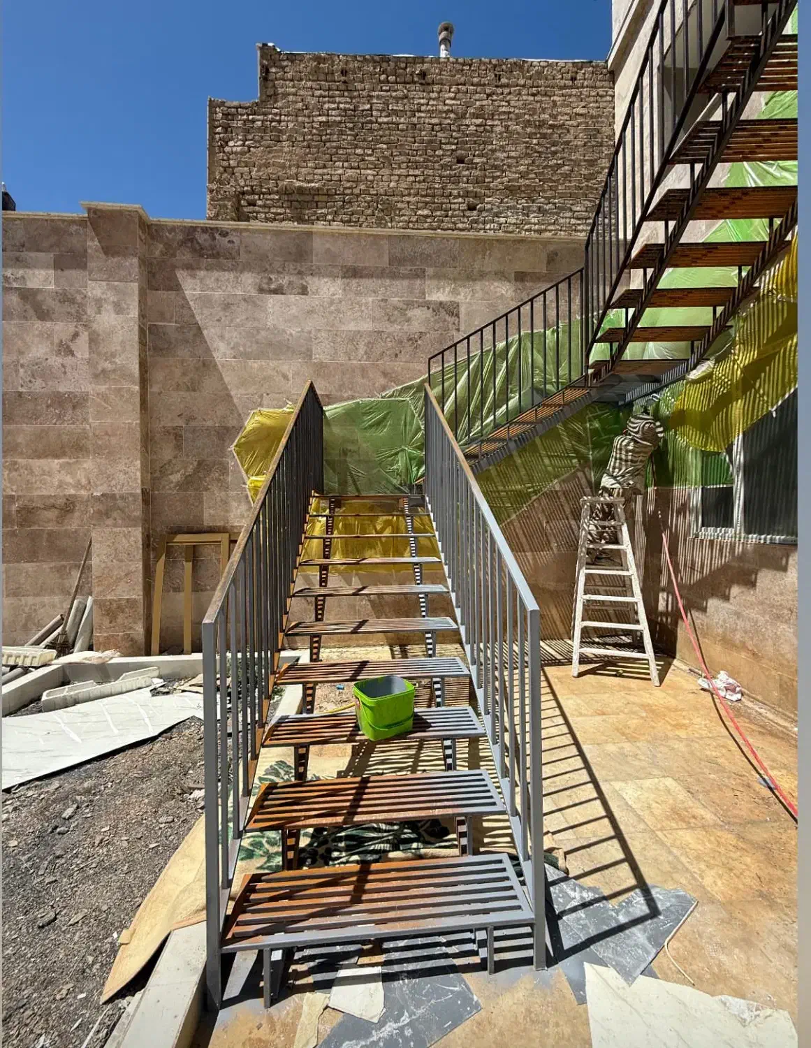 نقاشی‌ساختمان‌اشراقی‌بانازل ترین‌قیمت‌بهترین‌کیفیت|خدمات پیشه و مهارت|گلپایگان, |دیوار