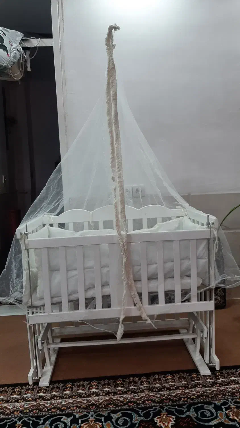 گهواره و تخت کنار مادر|تخت و سرویس خواب|شیراز, سعدیه شمالی|دیوار