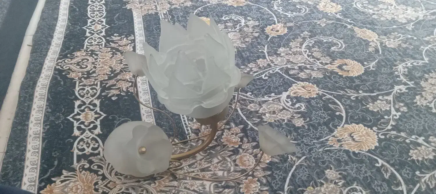 لوستر دیواری در حد نو سالم|لوستر و چراغ آویز|تهران, صادقیه|دیوار