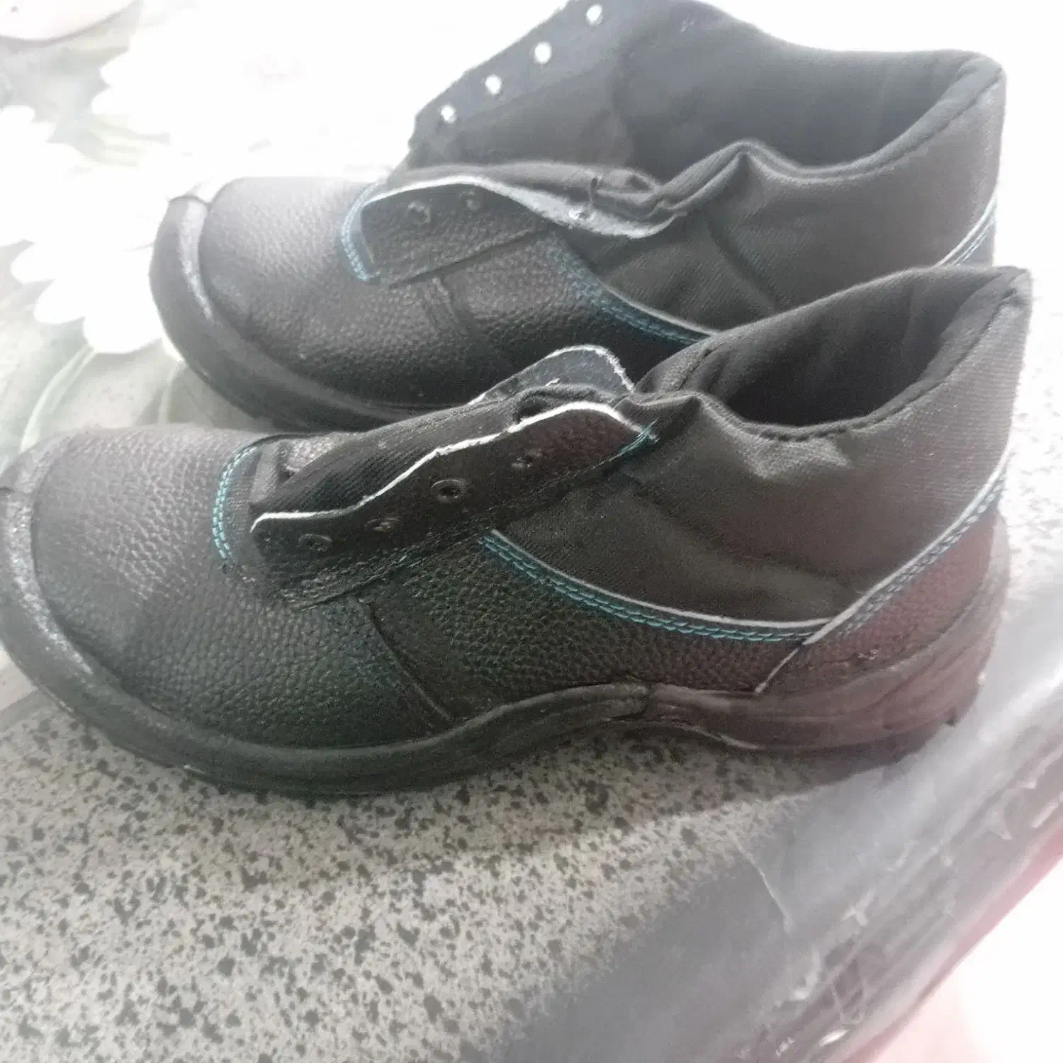 کفش ایمنی کار|کیف، کفش، کمربند|شبانکاره, |دیوار