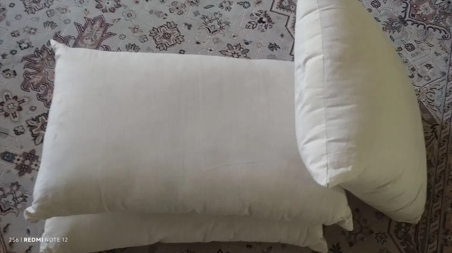 متکا. (بالشت)|رختخواب، بالش، پتو|الیگودرز, |دیوار