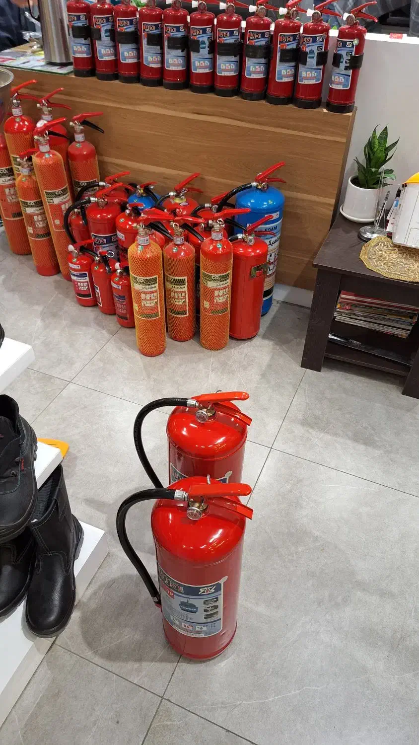 خرید پ فروش انواع کپسولهای صنعتی .آتش نشانی|عمده‌فروشی|باغ ملک, |دیوار