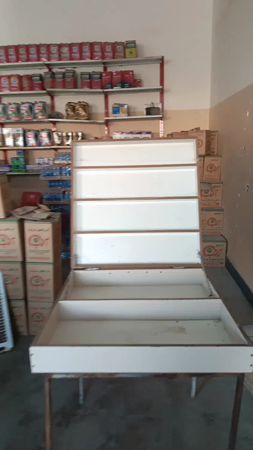 جعبه سیگاری همراه چهار پایه آهنی|فروشگاه و مغازه|ایرانشهر, |دیوار