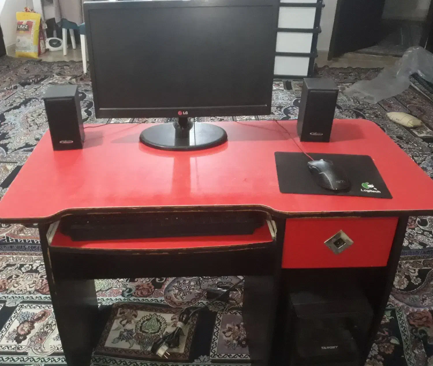 میز کامپیوتر|میز تحریر و کامپیوتر|رشت, نظری|دیوار