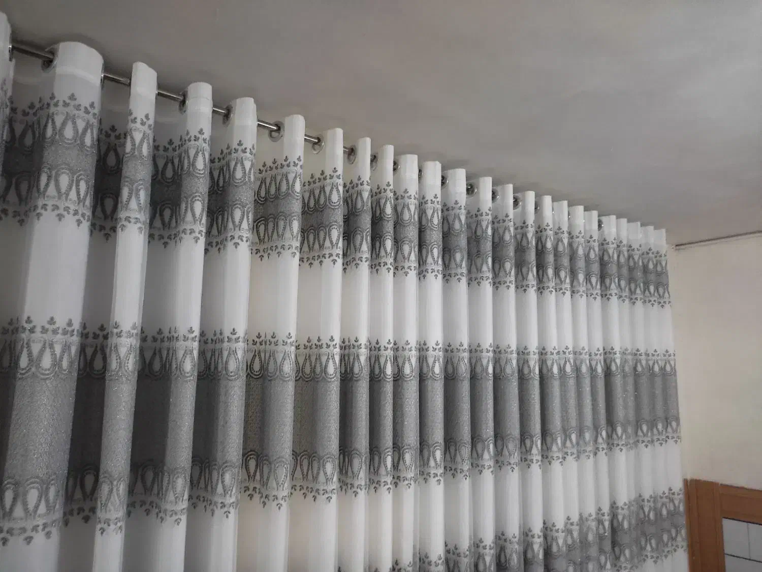 دوخت و نصب انواع پرده پذیرفته میشود .|خدمات پیشه و مهارت|بم, |دیوار