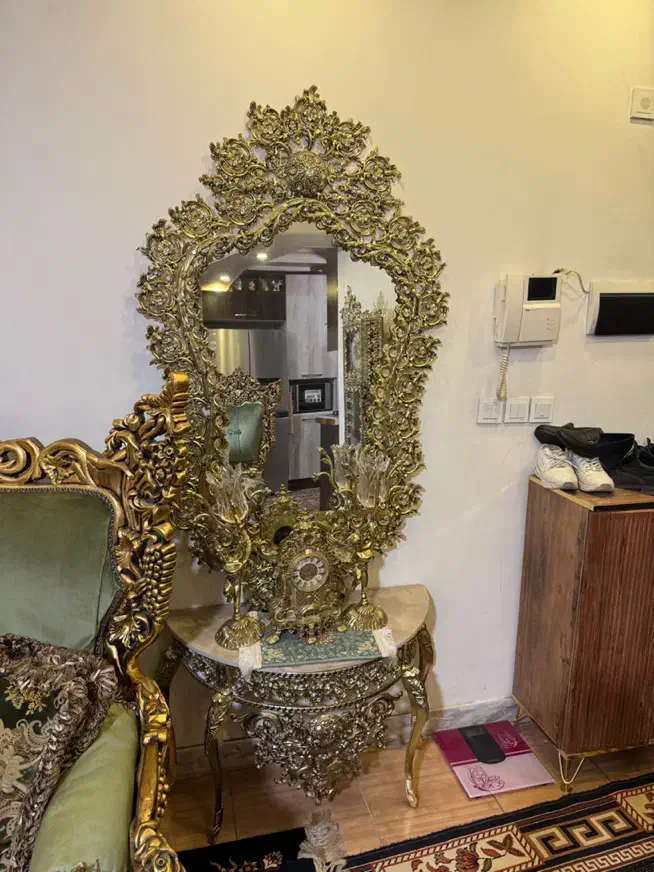 بوفه ، ساعت دیواری ایستاده و آینه شمعدان طرح برنز|بوفه، ویترین، کنسول|کرج, فاز ۳ گوهردشت|دیوار