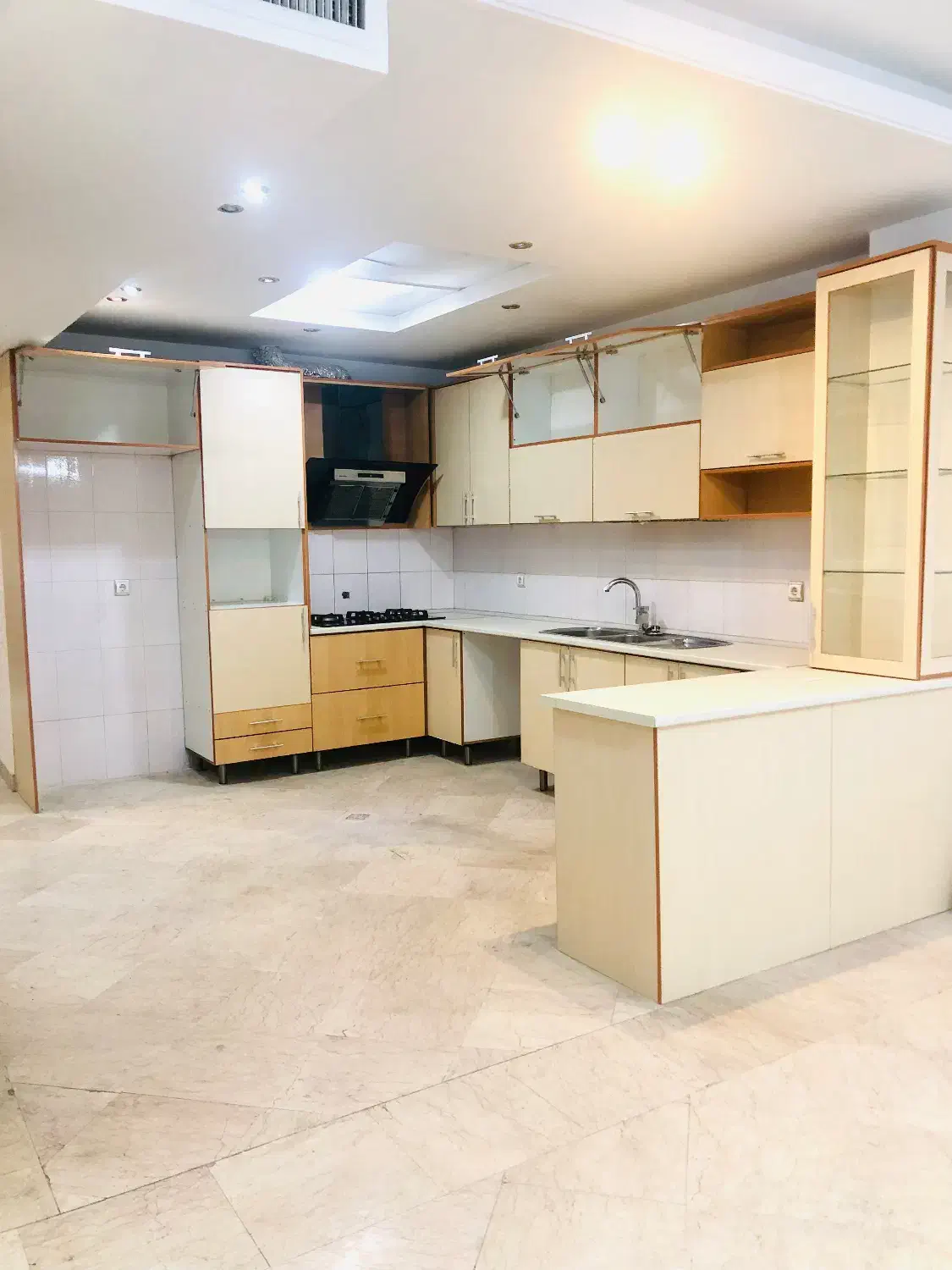 ۱۳۵متر  تکواحدی ۳خواب پارک شاهین(شمال ستارخان)