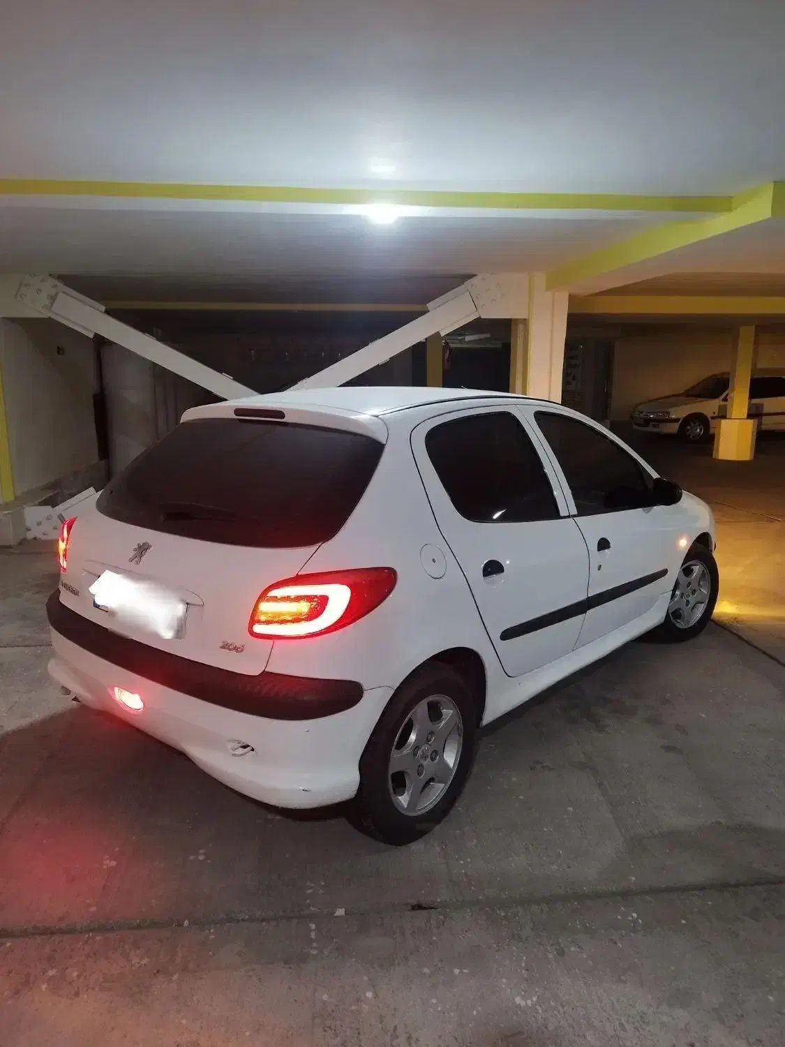 206خانگی*کم کارکرد بسیار تمیز|خودرو سواری و وانت|هشتگرد, فاز ۲ مهستان|دیوار