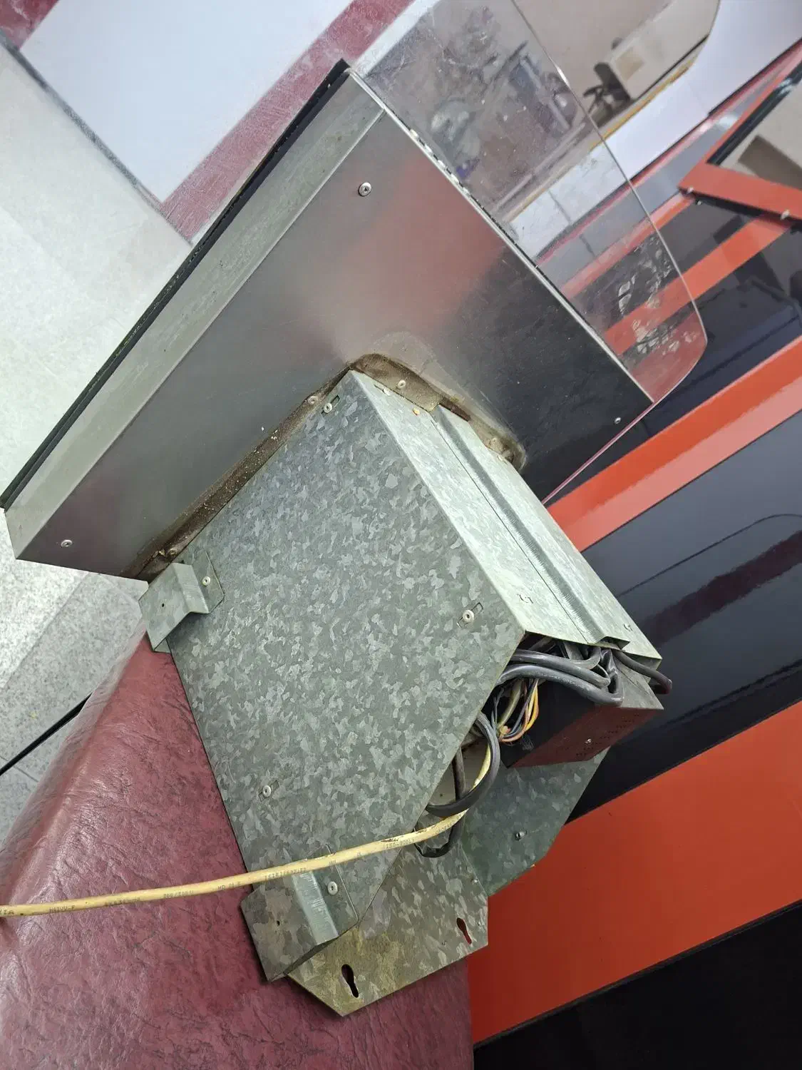 هود کن|هود|گرگان, |دیوار