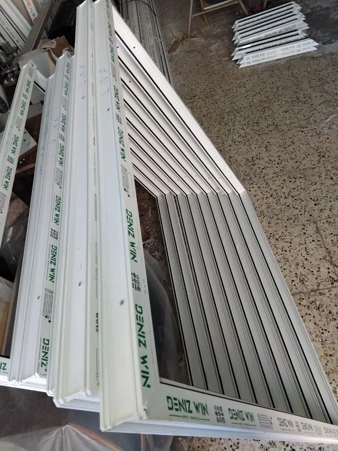 توری پنجره پلیسه آلمینیومی کشوئی|خدمات پیشه و مهارت|نوشهر, |دیوار