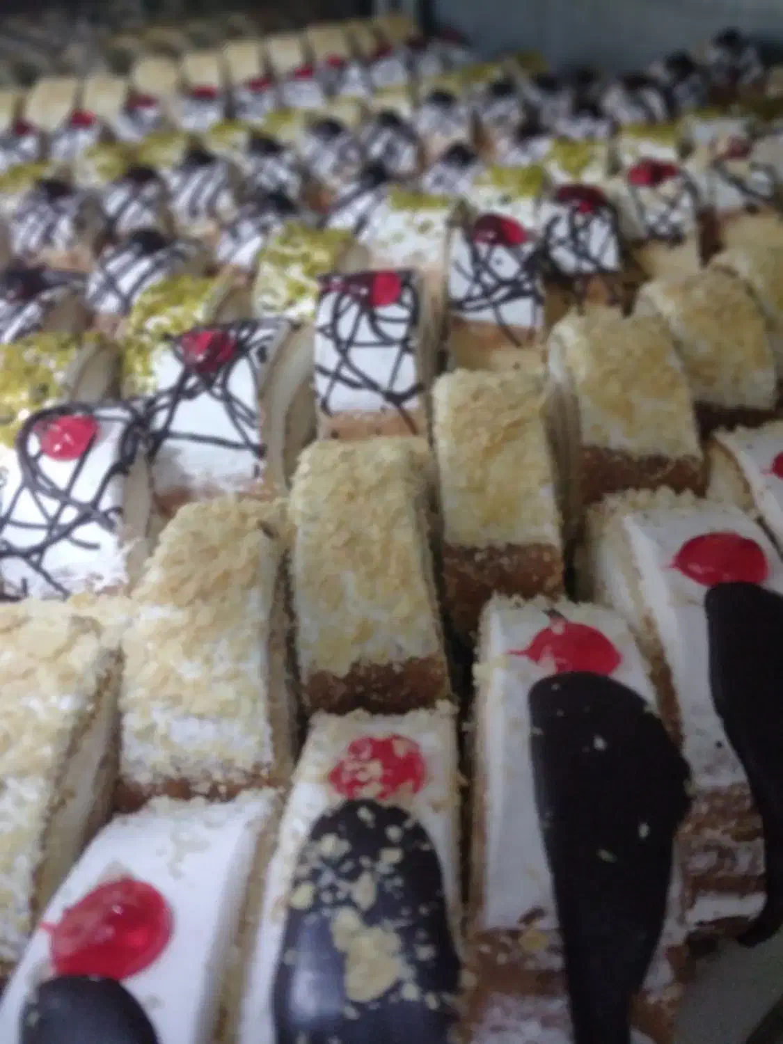 پخش شیرینی  تولید روز به قیمت عمده|خدمات پذیرایی، مراسم|فومن, |دیوار