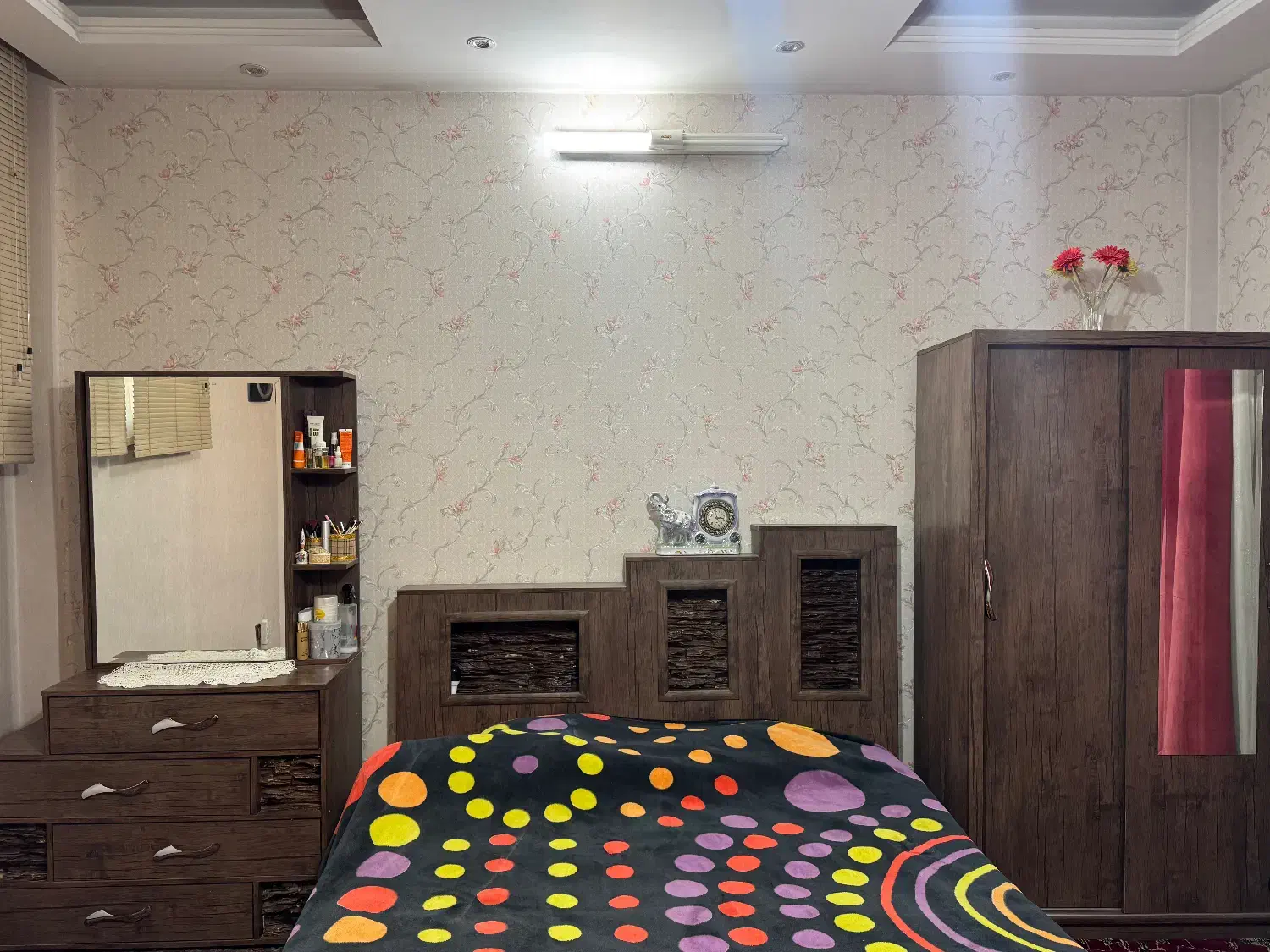 تخت و کمد و آینه|تخت و سرویس خواب|مشهد, سناباد|دیوار