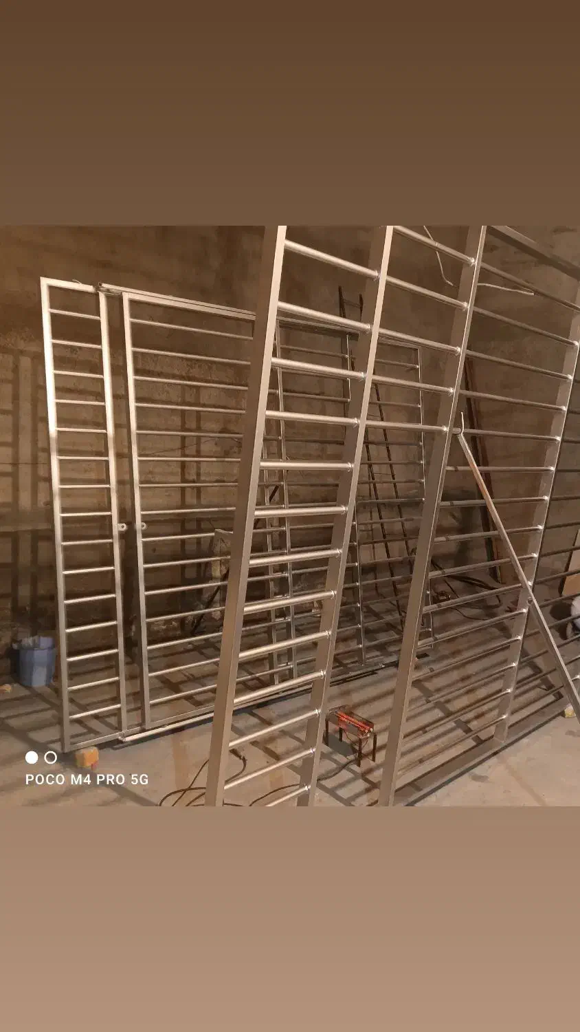 چهارپایه لوله فلزی|ابزارآلات|کبودرآهنگ, |دیوار