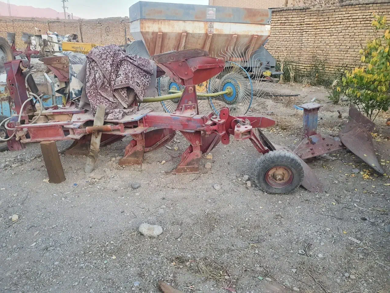 تراکتور و گاوآهن بزرگ|خودرو سنگین|چادگان, |دیوار