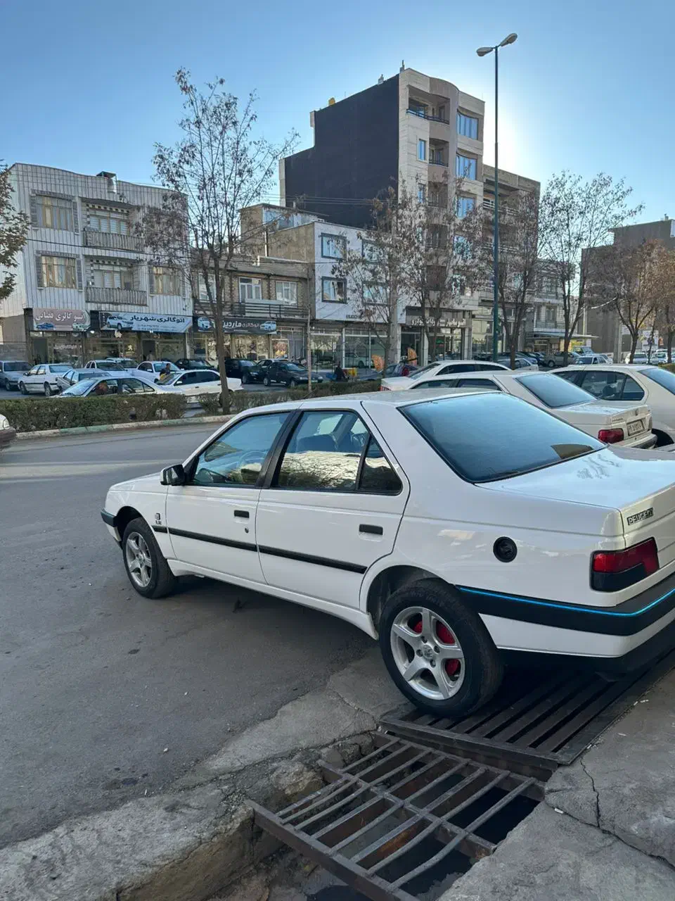 ۴۰۵ مدل ۹۰ اتاق ۴۰۴ خوش قیمت|خودرو سواری و وانت|بانه, |دیوار