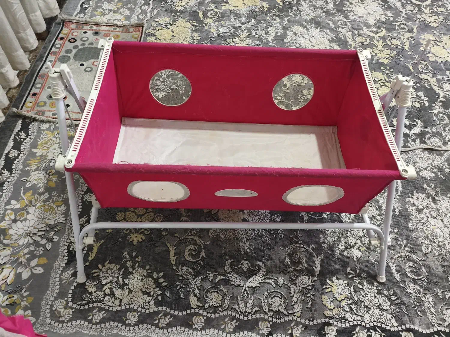 گهواره نوزاد و کودک|تخت و صندلی بچه|زاهدان, |دیوار