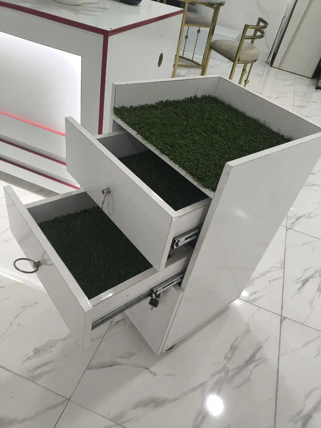 ترولی کشویی|آرایشگاه و سالن‌های زیبایی|جم, |دیوار