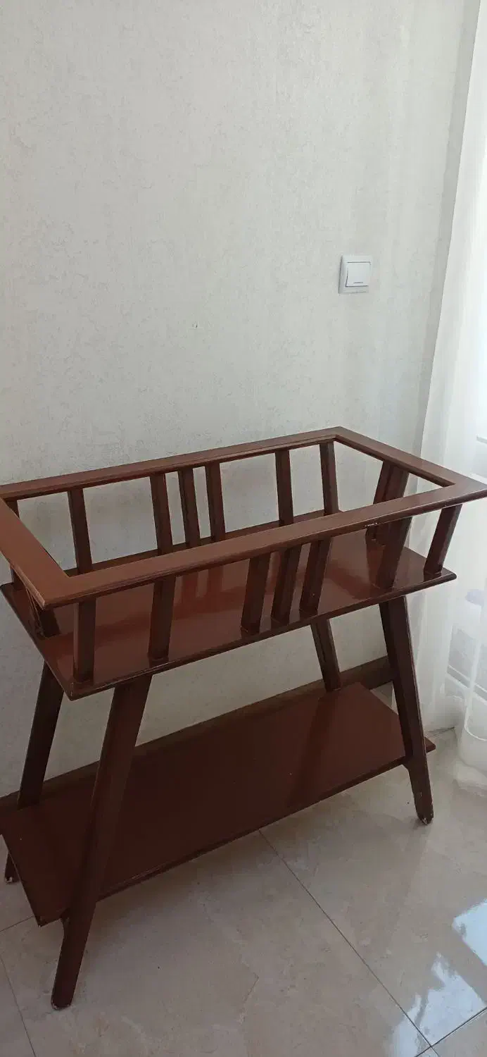 پایه گل.کافی بار.تخت کودک|گل مصنوعی|ری, دیلمان|دیوار