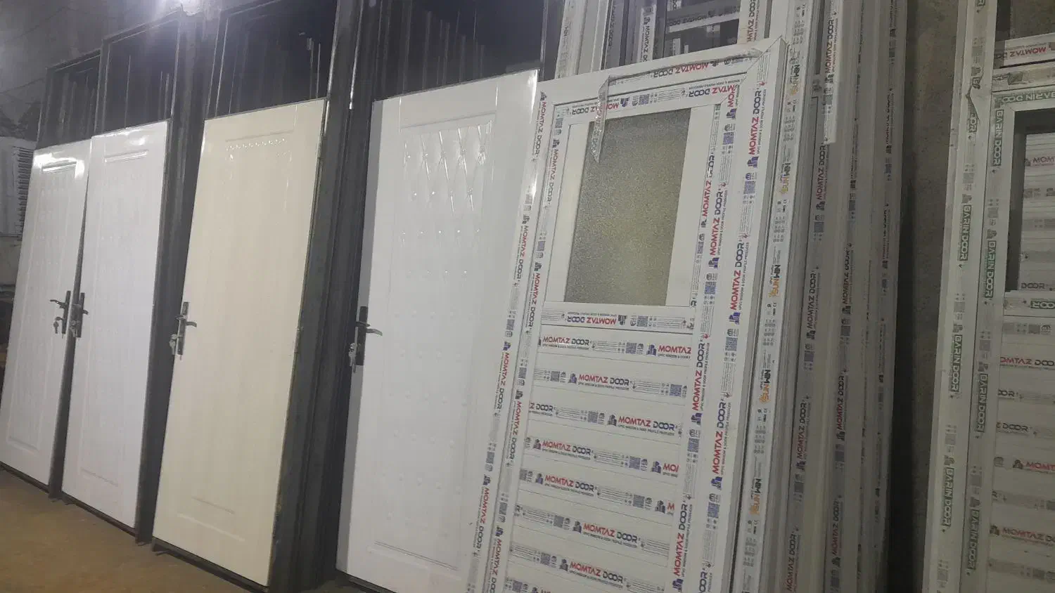 درب چوبی با فرم کامل کد 340|مصالح و تجهیزات ساختمان|باوی, |دیوار