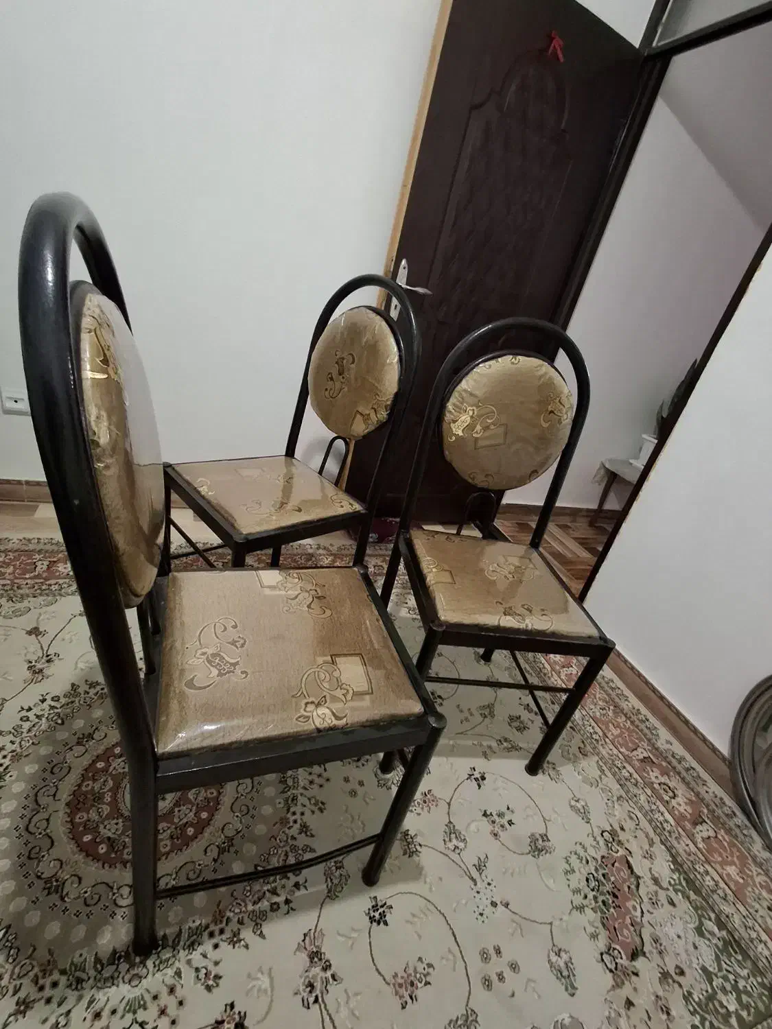 صندلی|صندلی و نیمکت|اردبیل, |دیوار