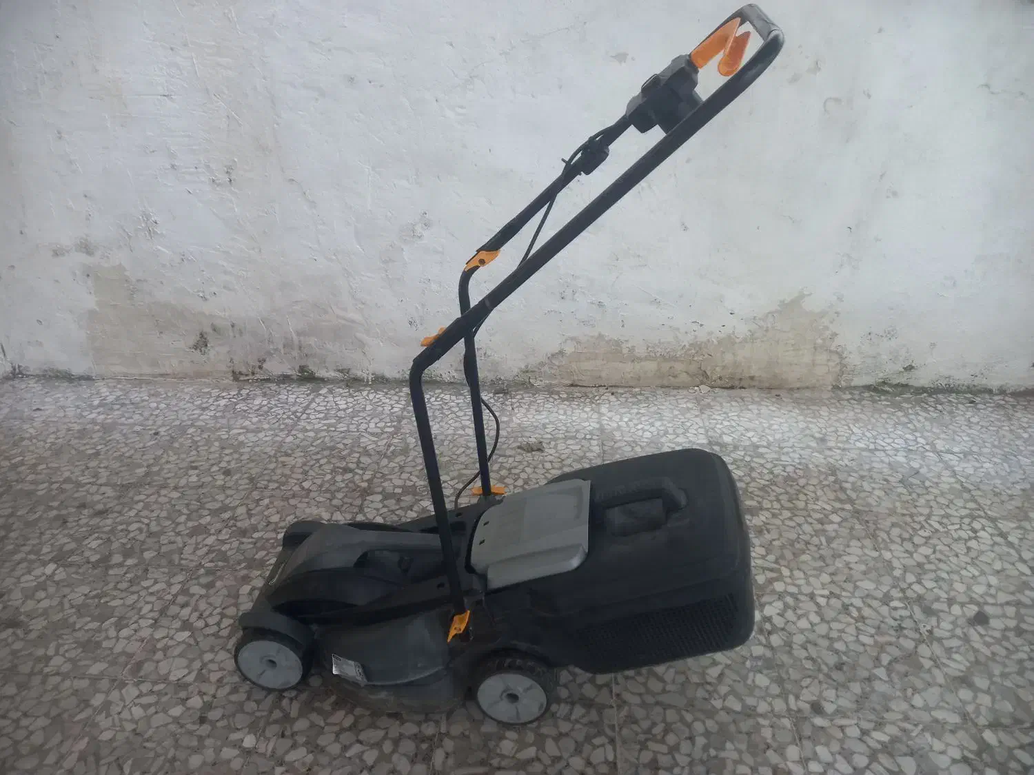 چمن زن برقی کالسکه ای الپینا|ماشین‌آلات صنعتی|رشت, نظری|دیوار