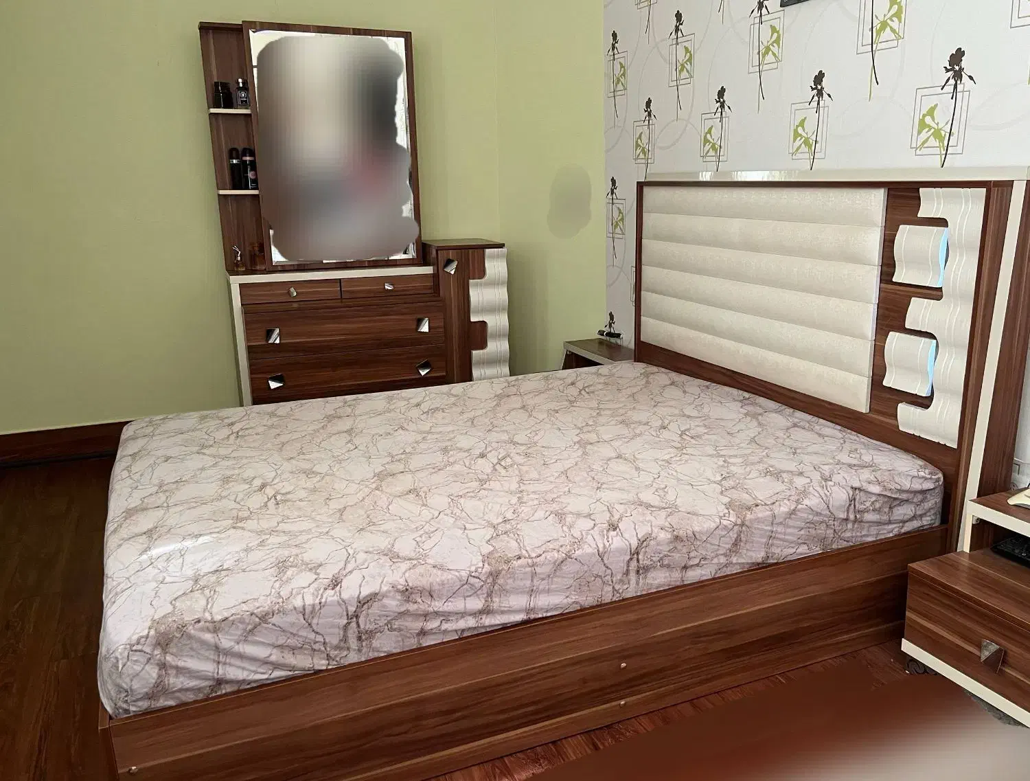 تخت خواب دو نفره  ۱۶۰×۲۰۰|تخت و سرویس خواب|بیرجند, |دیوار