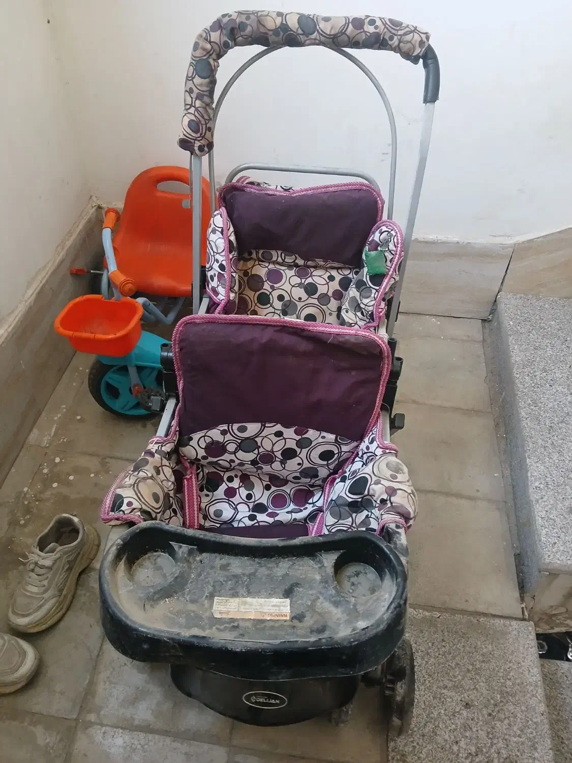 گالسکه|کالسکه و لوازم جانبی|شیراز, کوشک میدان|دیوار