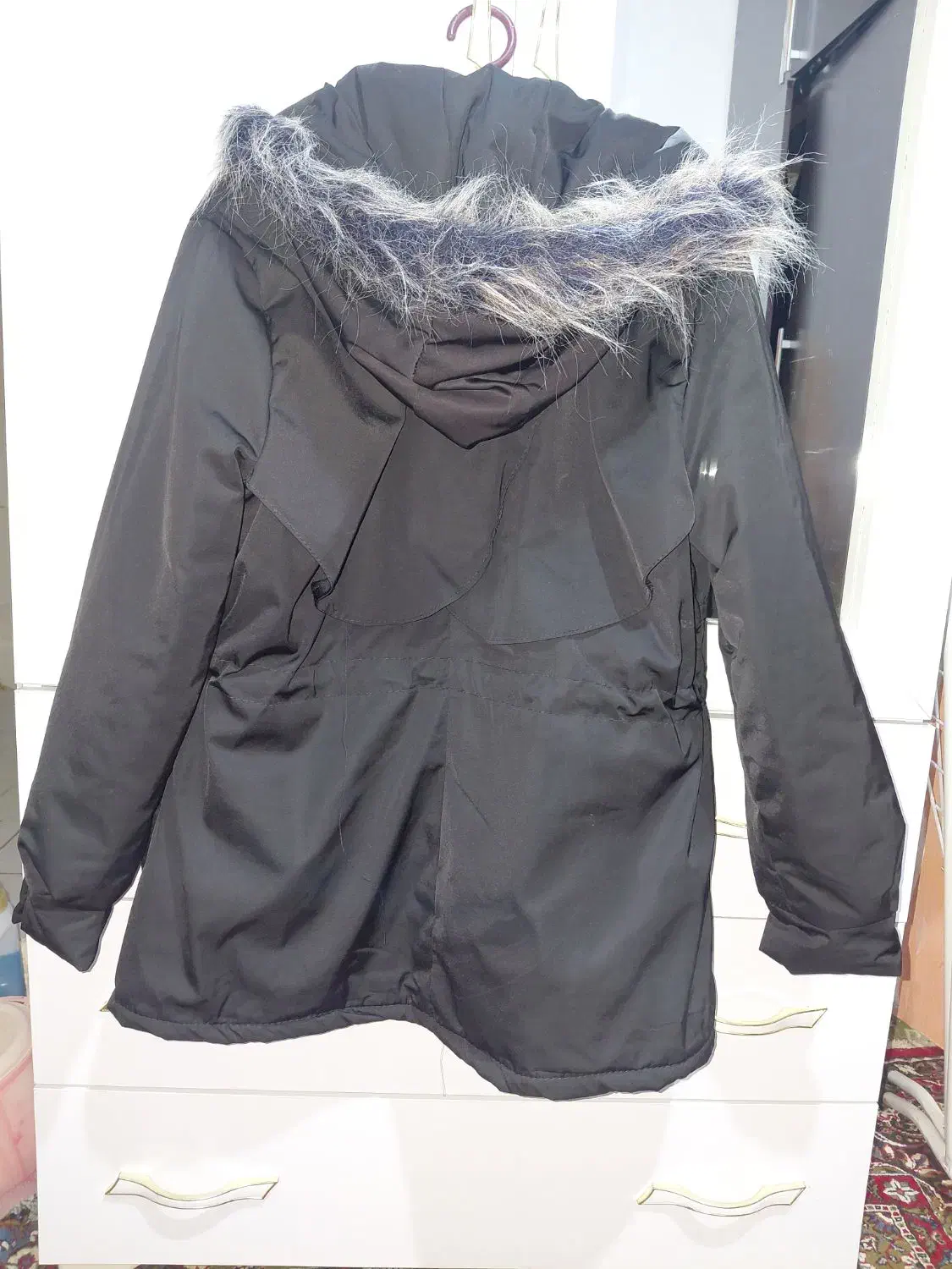 کاپشن|لباس|صومعهسرا, |دیوار