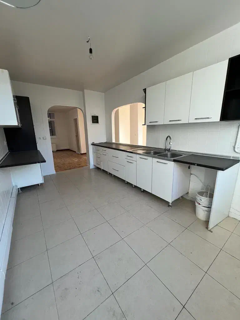 ۱۹۰ متر ۳ خوابه توانیر بر ولیعصر