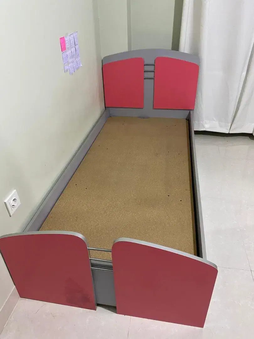 تخت نوجوان ،پاتختی ،دراور و آینه و دو باکس دیواری|تخت و سرویس خواب|گرگان, |دیوار