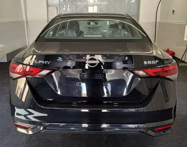 تحویل فوری نیسان سیلفی 2025|خودرو سواری و وانت|اصفهان, باغ زرشک|دیوار