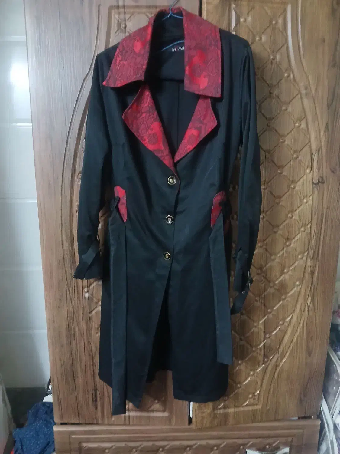 مانتو|لباس|قم, دروازه چوبی|دیوار