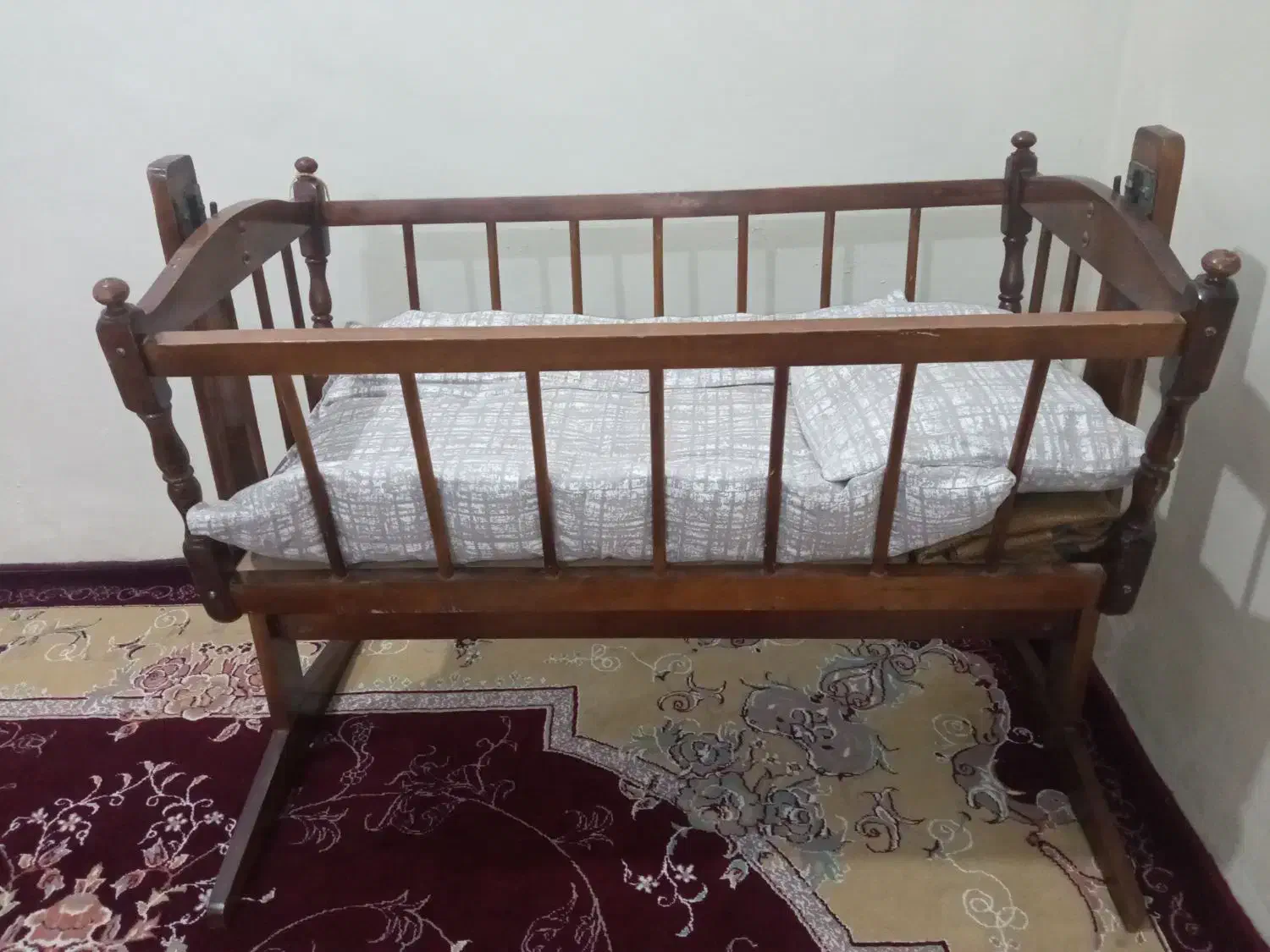 گهواره چوبی|اسباب و اثاث بچه|آق قلا, |دیوار