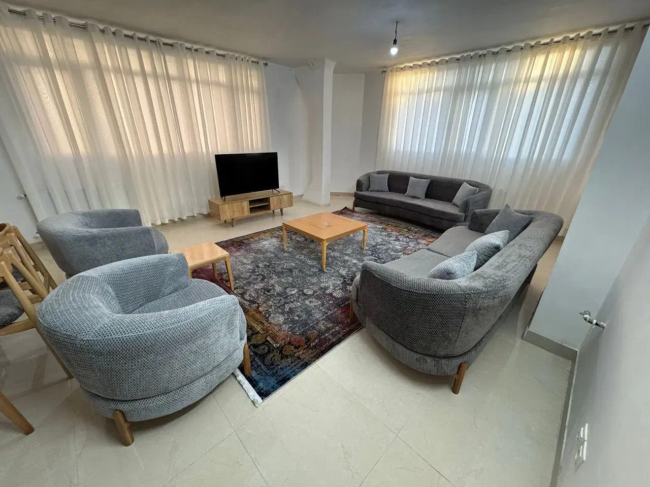 واحدتمیزوشیک دربهترین لوکیشن|اجارهٔ کوتاهمدت آپارتمان و سوئیت|شیراز, خلدبرین|دیوار