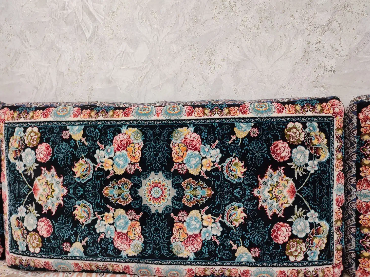 سه جفت پشتی|پشتی|ملایر, |دیوار