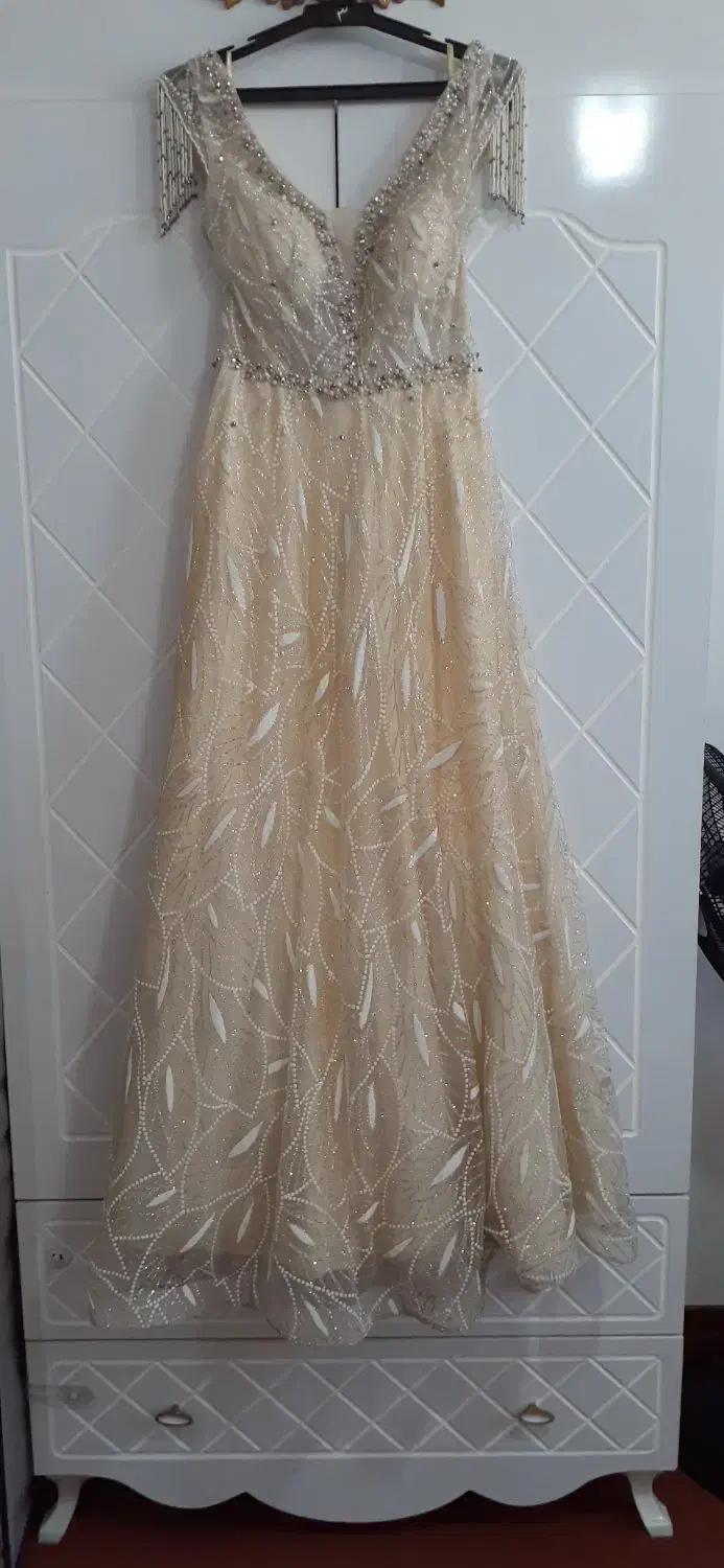 لباس مجلسی بلند|لباس|باغ بهادران, |دیوار